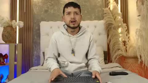 Snapshot of steven_skiing chatting on July 5, 3:45 am STEVEN online show from July 5, 3:45 am