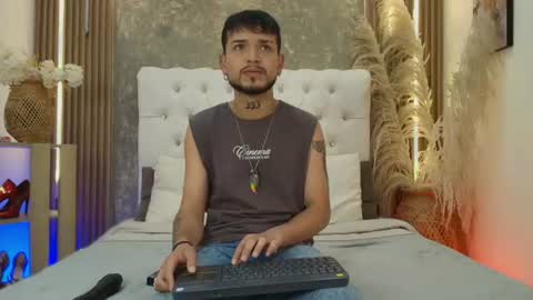 Snapshot of steven_skiing chatting on July 7, 3:31 am STEVEN online show from July 7, 3:31 am