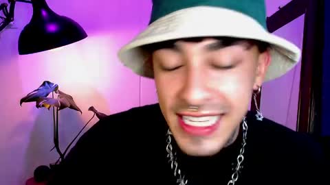 Snapshot of stevennavarro chatting on April 5, 9:23 pm Daniel Steven Navarro online show from April 5, 9:23 pm