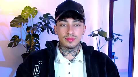 Snapshot of stevennavarro chatting on April 17, 1:08 am Daniel Steven Navarro online show from April 17, 1:08 am