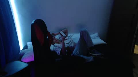 Snapshot of stevensex501 chatting on January 4, 4:33 am steven online show from January 4, 4:33 am