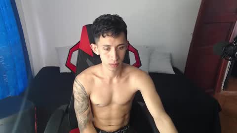 Snapshot of stevensex501 chatting on January 4, 7:13 pm steven online show from January 4, 7:13 pm