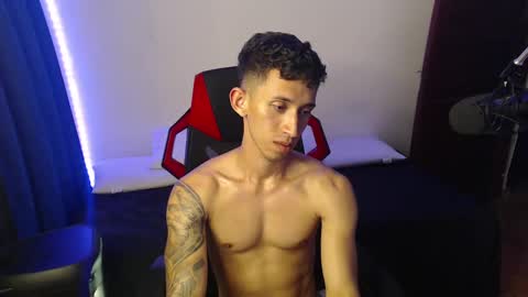 Snapshot of stevensex501 chatting on January 9, 5:02 am steven online show from January 9, 5:02 am