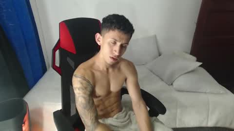 Snapshot of stevensex501 chatting on January 12, 10:43 pm steven online show from January 12, 10:43 pm