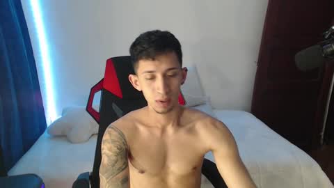 Snapshot of stevensex501 chatting on January 23, 4:09 am steven online show from January 23, 4:09 am