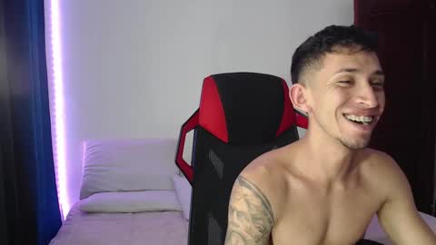 Snapshot of stevensex501 chatting on January 27, 1:05 am steven online show from January 27, 1:05 am