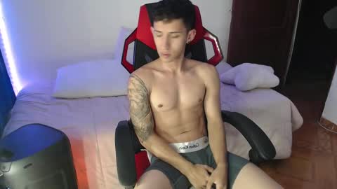 Snapshot of stevensex501 chatting on February 2, 2:27 am steven online show from February 2, 2:27 am