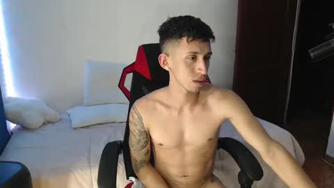 Snapshot of stevensex501 chatting on February 7, 5:10 am steven online show from February 7, 5:10 am