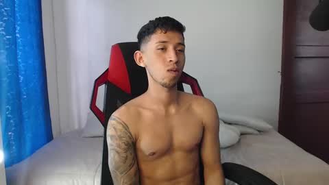 Snapshot of stevensex501 chatting on February 15, 7:39 pm steven online show from February 15, 7:39 pm