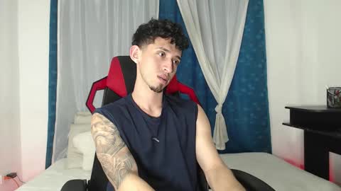 Snapshot of stevensex501 chatting on November 16, 10:26 pm steven online show from November 16, 10:26 pm