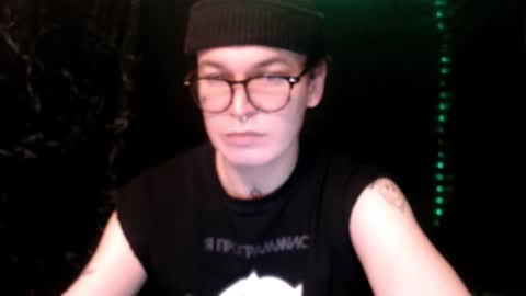 Snapshot of stevenspirs chatting on November 22, 12:09 am Steve online show from November 22, 12:09 am