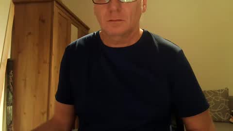 Snapshot of stevessky chatting on January 16, 12:12 am stevessky online show from January 16, 12:12 am