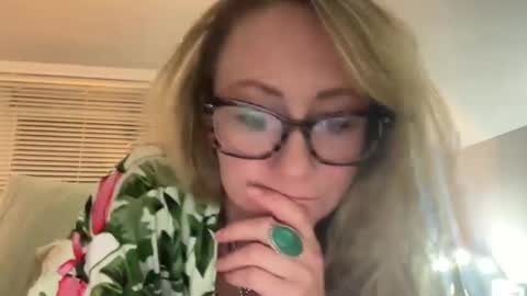 Snapshot of steviegirl4u chatting on October 26, 11:20 pm StevieGirl4U online show from October 26, 11:20 pm