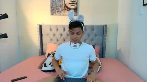 Snapshot of stewart_mateo_ chatting on October 13, 2:00 am stewart online show from October 13, 2:00 am