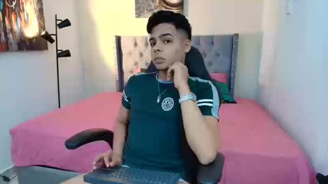 Snapshot of stewart_mateo_ chatting on October 17, 2:15 am stewart online show from October 17, 2:15 am