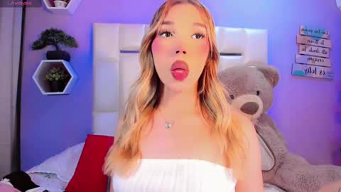 Steisee Reyes online show from September 13, 7:41 am