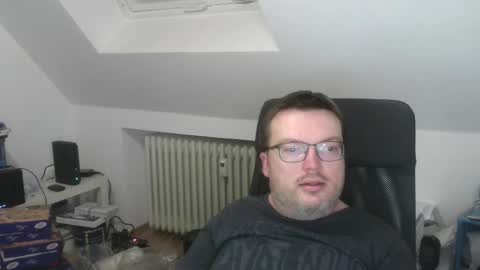 Snapshot of still_alive1985 chatting on April 4, 7:22 pm Oliver online show from April 4, 7:22 pm