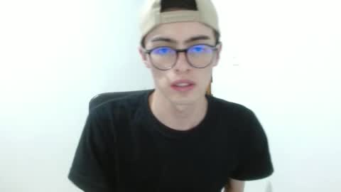 Snapshot of stiv_grant chatting on May 5, 12:29 am stiv_grant online show from May 5, 12:29 am