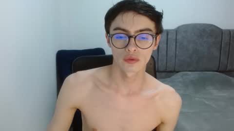 Snapshot of stiv_grant chatting on May 20, 12:39 am stiv_grant online show from May 20, 12:39 am