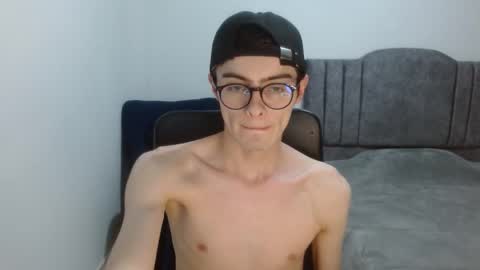 Snapshot of stiv_grant chatting on June 3, 11:32 pm stiv_grant online show from June 3, 11:32 pm
