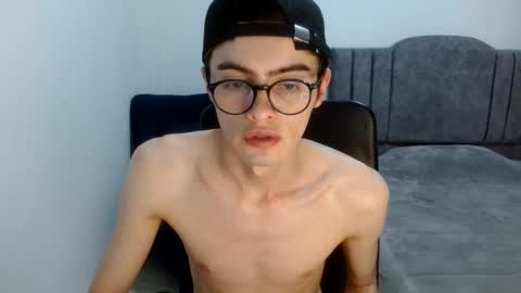 Snapshot of stiv_grant chatting on June 4, 1:50 pm stiv_grant online show from June 4, 1:50 pm