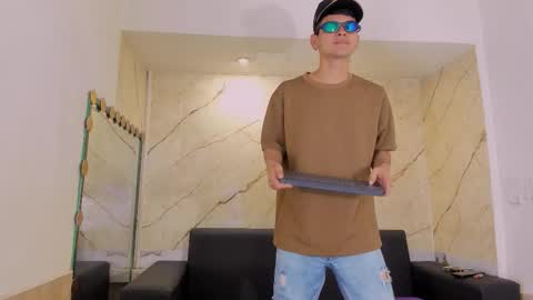 friends online show from January 9, 5:10 am