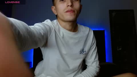 stiven tellez  online show from March 12, 2:41 am