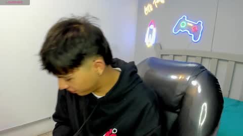 Stiwen online show from November 7, 1:55 pm