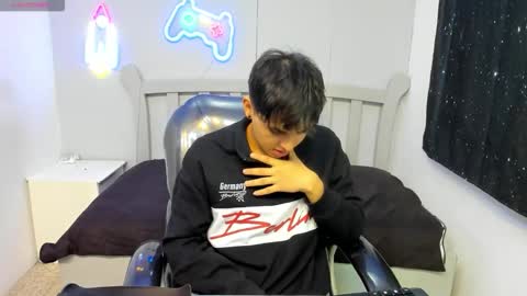 Stiwen online show from November 15, 2:02 pm