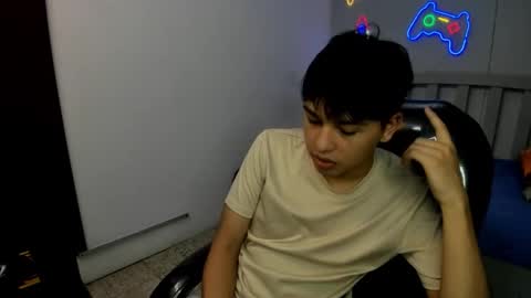 Stiwen online show from November 26, 1:01 pm