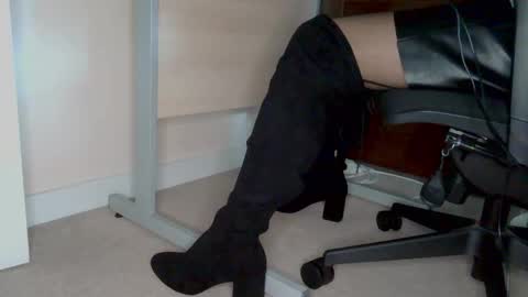 stockings_stockings online show from March 5, 10:55 am