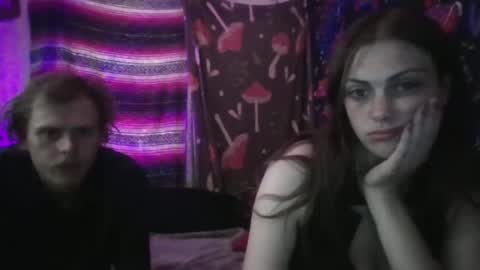 Stonercouple6928 online show from June 15, 10:56 pm