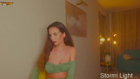 Snapshot of stormi_light chatting on June 18, 7:51 pm Stormi online show from June 18, 7:51 pm