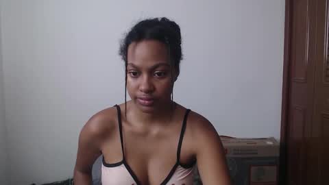 stormihills_ online show from February 4, 7:42 pm