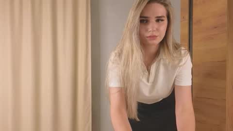 Snapshot of stormymuse chatting on November 16, 3:39 pm Luna online show from November 16, 3:39 pm