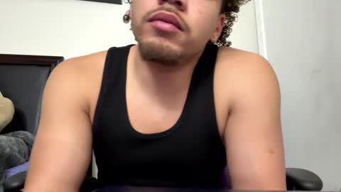 Snapshot of str8dj chatting on December 31, 4:06 am Dj online show from December 31, 4:06 am