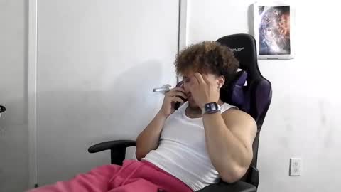 Snapshot of str8dj chatting on October 3, 3:36 am Dj online show from October 3, 3:36 am