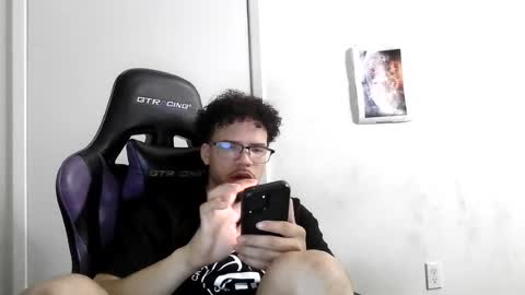 Snapshot of str8dj chatting on June 18, 4:35 am Dj online show from June 18, 4:35 am