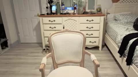 str8whiteboy21 online show from December 2, 9:21 pm