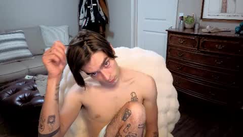 str8whiteboy21 online show from June 18, 4:35 am