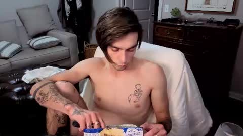 str8whiteboy21 online show from August 6, 2:24 am