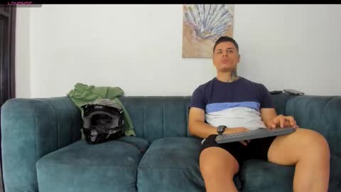 Snapshot of straight__friends chatting on October 15, 1:44 pm straight__friends online show from October 15, 1:44 pm