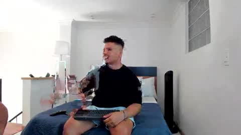 Snapshot of straight__friends chatting on November 20, 2:28 pm straight__friends online show from November 20, 2:28 pm