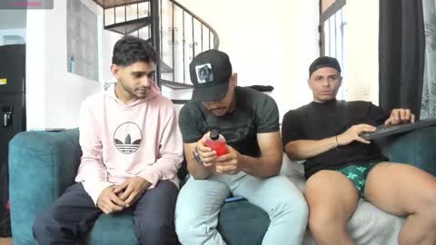 Snapshot of straight__friends chatting on December 14, 2:55 pm straight__friends online show from December 14, 2:55 pm