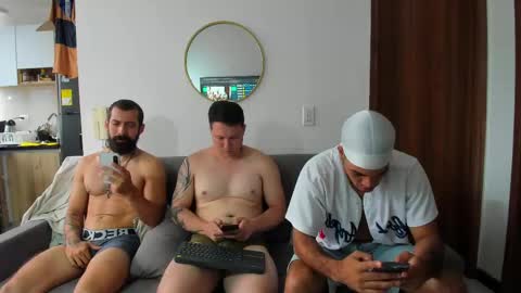 Snapshot of straight__friends chatting on May 11, 4:04 pm straight__friends online show from May 11, 4:04 pm