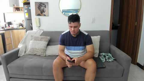 Snapshot of straight__friends chatting on May 24, 1:49 pm straight__friends online show from May 24, 1:49 pm