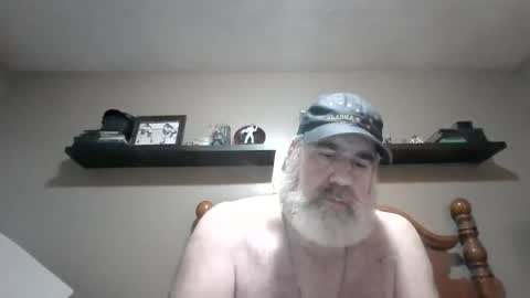 Straightbear4you online show from February 10, 5:33 am