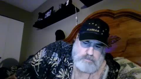 Snapshot of straightbear4you chatting on June 10, 9:41 am Straightbear4you online show from June 10, 9:41 am