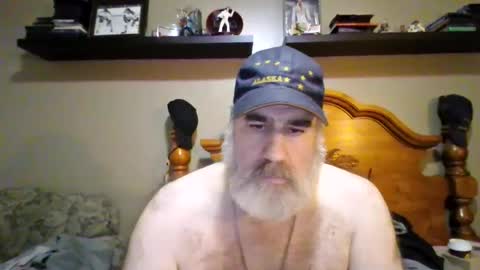 Snapshot of straightbear4you chatting on June 14, 10:39 am Straightbear4you online show from June 14, 10:39 am