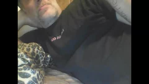 Snapshot of straightmaletouse chatting on April 10, 11:04 am straightmaletouse online show from April 10, 11:04 am